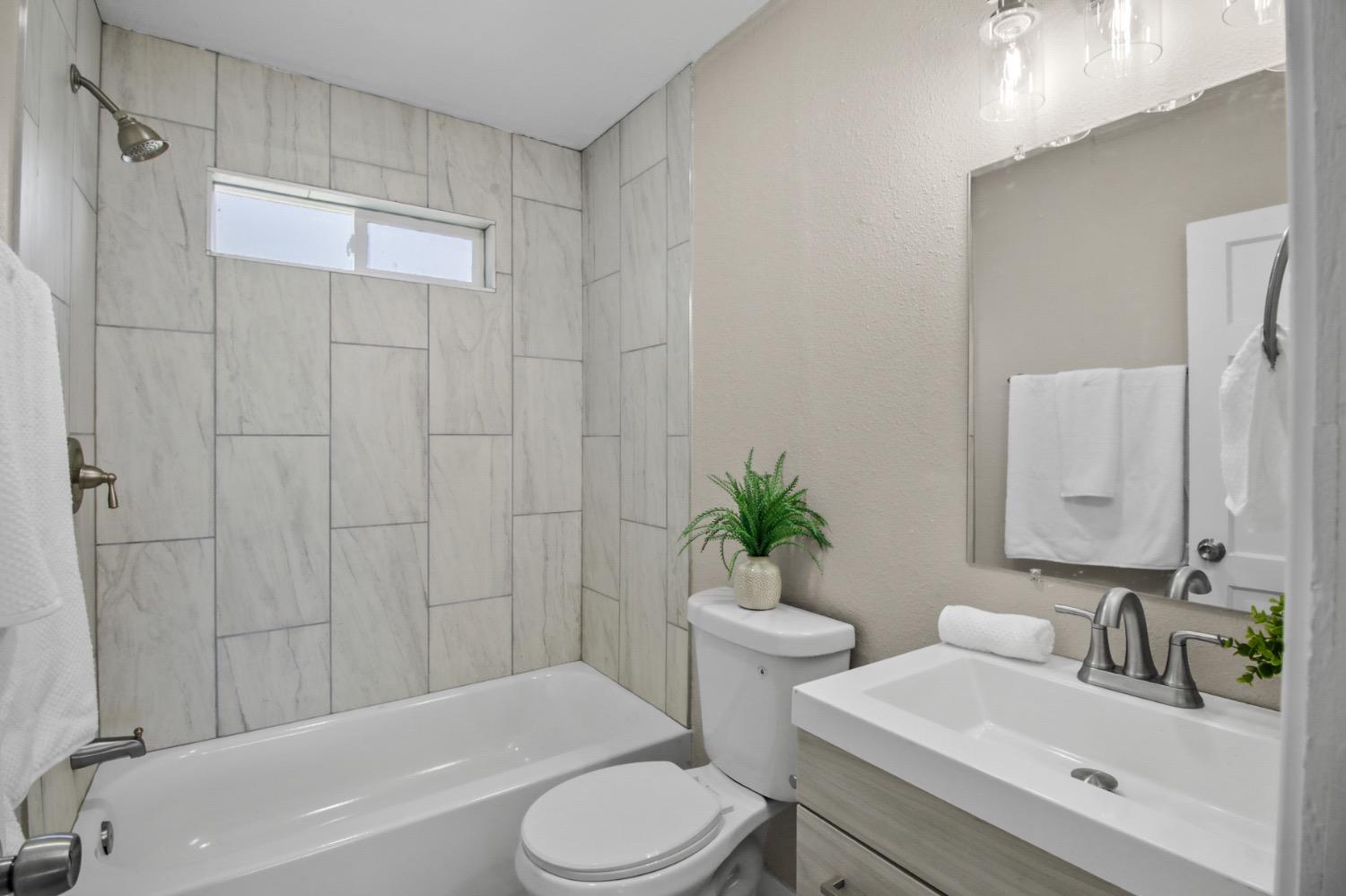 Detail Gallery Image 14 of 33 For 18826 Ca-113, Knights Landing,  CA 95645 - 3 Beds | 1 Baths
