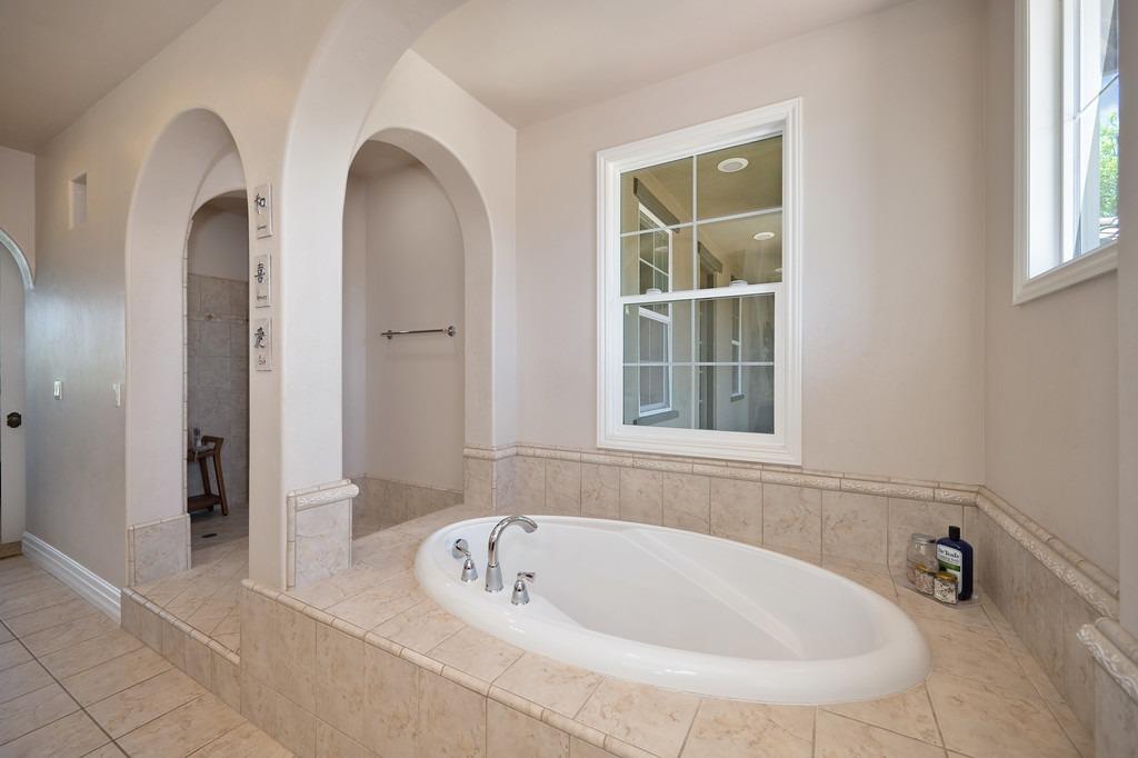 Detail Gallery Image 24 of 37 For 3327 Bordeaux Dr, El Dorado Hills,  CA 95762 - 5 Beds | 3/1 Baths