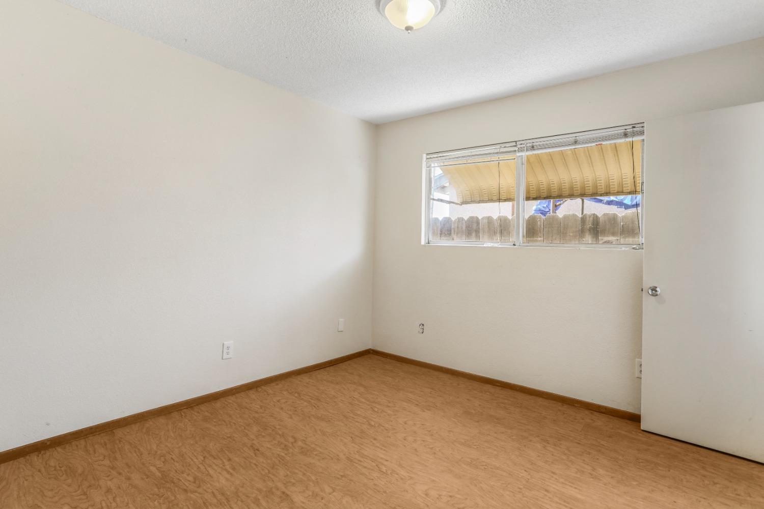 Detail Gallery Image 14 of 24 For 907 Ash Ave, Los Banos,  CA 93635 - 3 Beds | 1/1 Baths