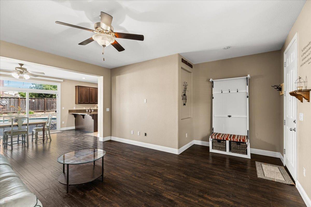 Detail Gallery Image 8 of 86 For 2060 Tarpan Way #22,  Oakdale,  CA 95361 - 4 Beds | 2/1 Baths