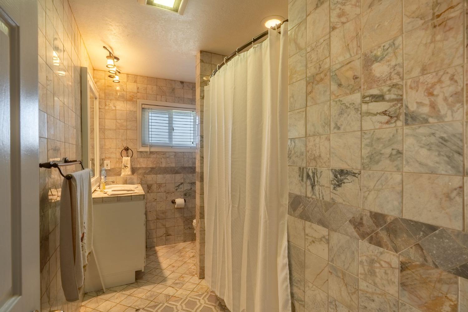 Detail Gallery Image 25 of 43 For 2019 Lee Rae Ct, Turlock,  CA 95380 - 5 Beds | 3 Baths