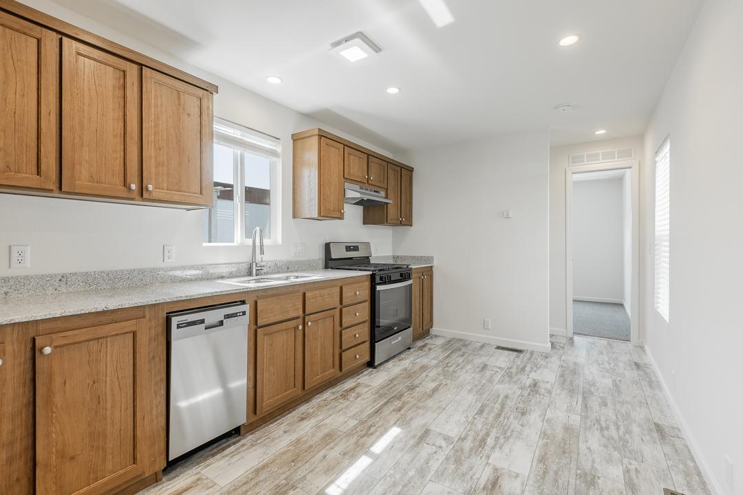 Detail Gallery Image 3 of 9 For 1550 162nd Ave 47, San Leandro,  CA 94578 - 1 Beds | 1 Baths