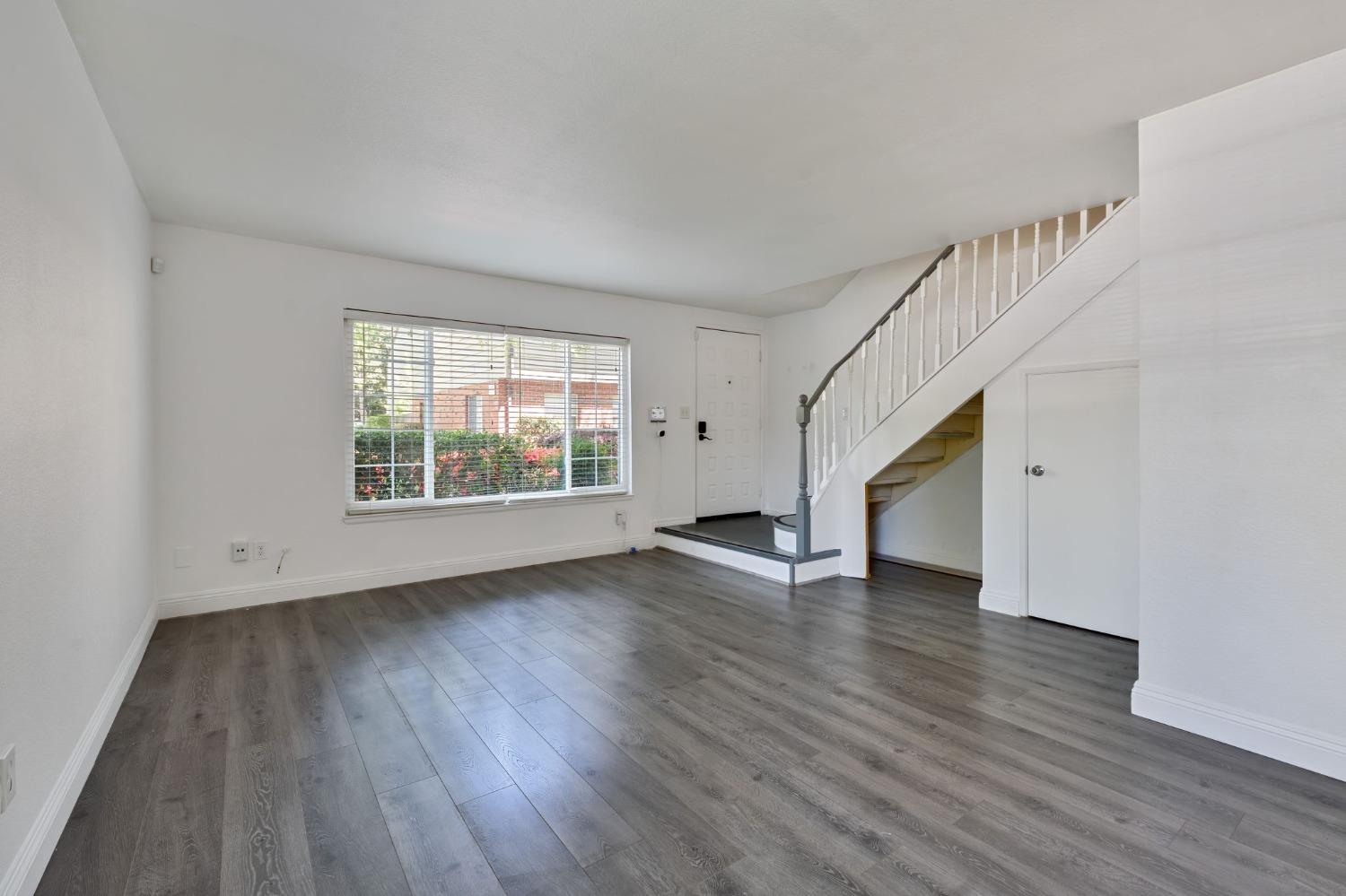 Photo #6: 225040460 Listing: Photo #6