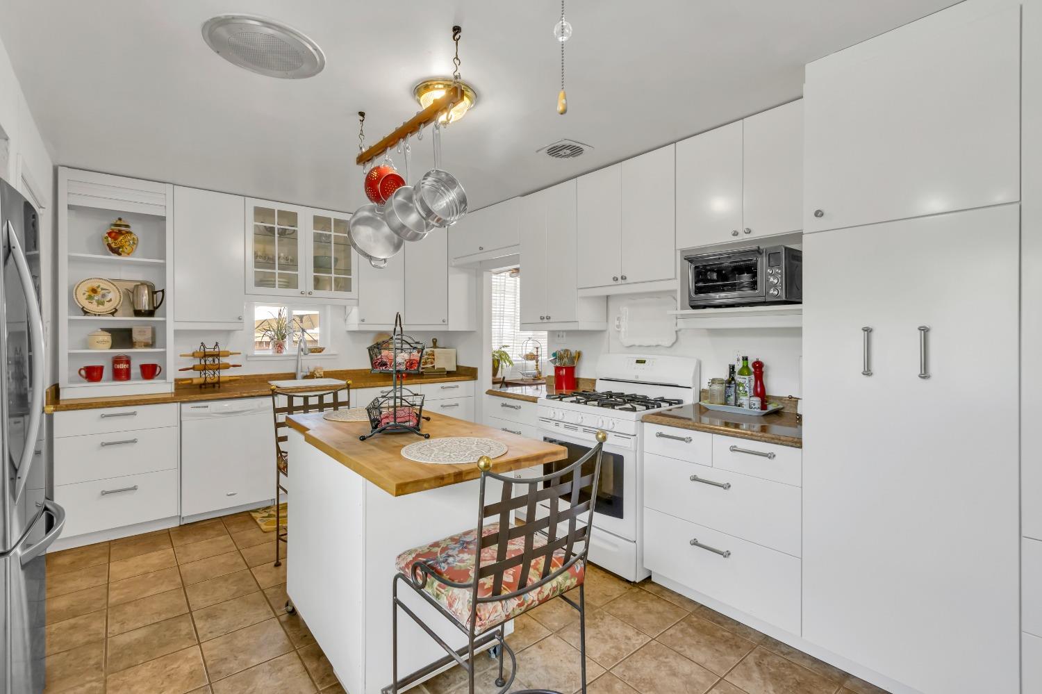 Aramon Drive, Rancho Cordova, California image 15