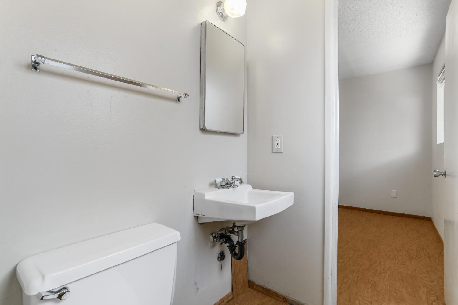 Detail Gallery Image 13 of 24 For 907 Ash Ave, Los Banos,  CA 93635 - 3 Beds | 1/1 Baths