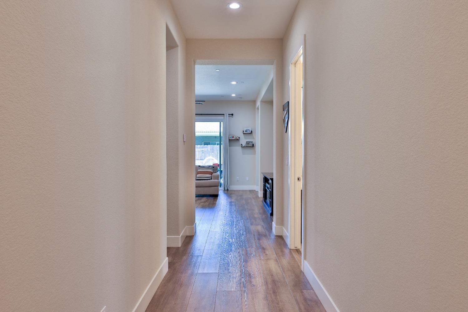 Detail Gallery Image 3 of 52 For 2403 Tribeca Ave, Manteca,  CA 95337 - 3 Beds | 3 Baths