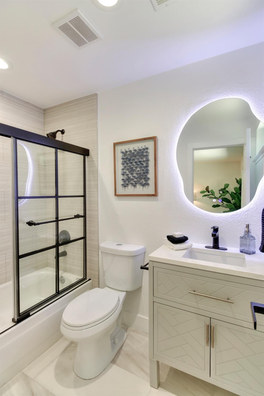 Detail Gallery Image 36 of 59 For 6550 Riverside Blvd, Sacramento,  CA 95831 - 3 Beds | 2 Baths