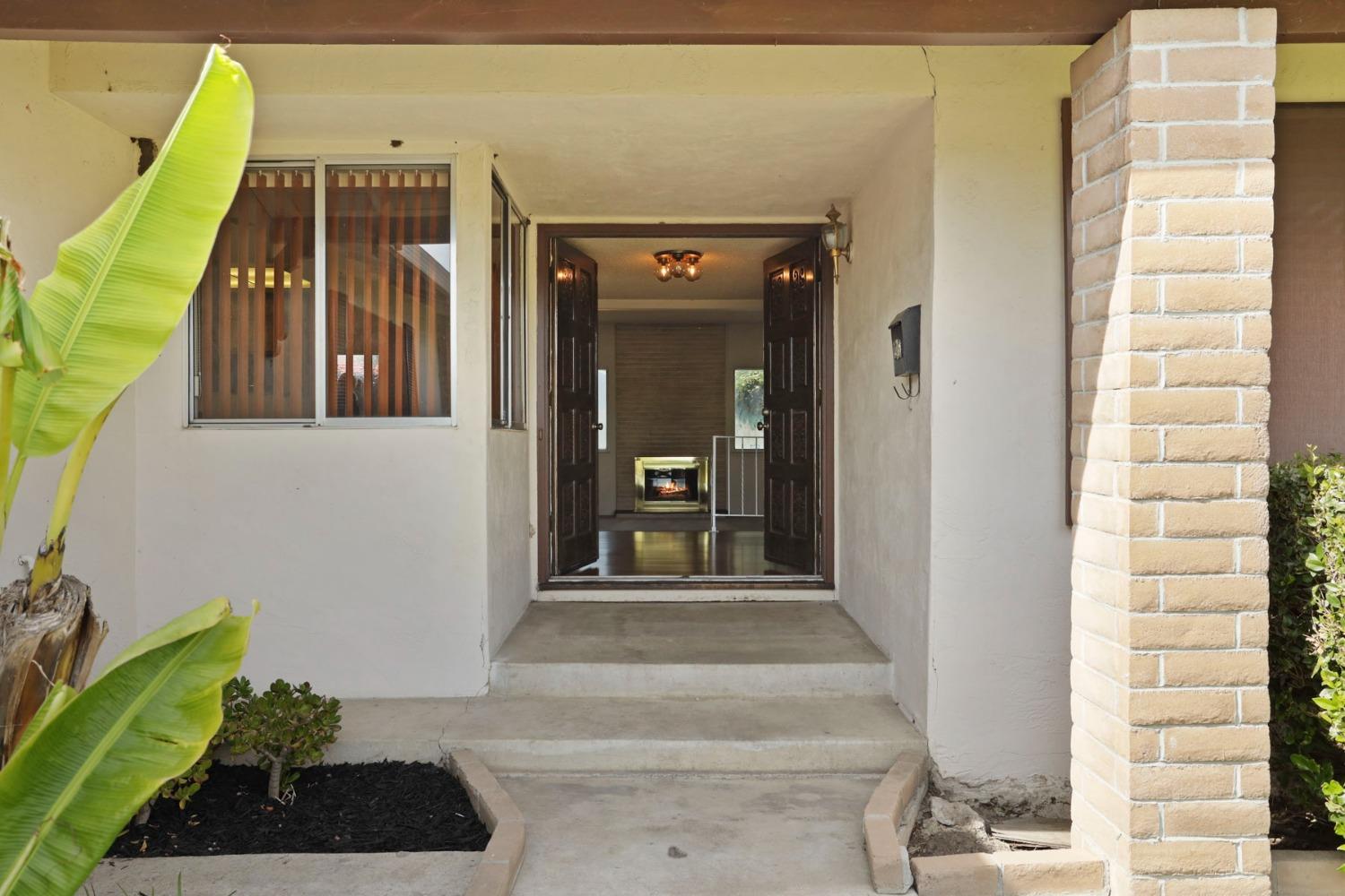Detail Gallery Image 3 of 36 For 219 Mckelvey Ave, Stockton,  CA 95210 - 3 Beds | 2 Baths