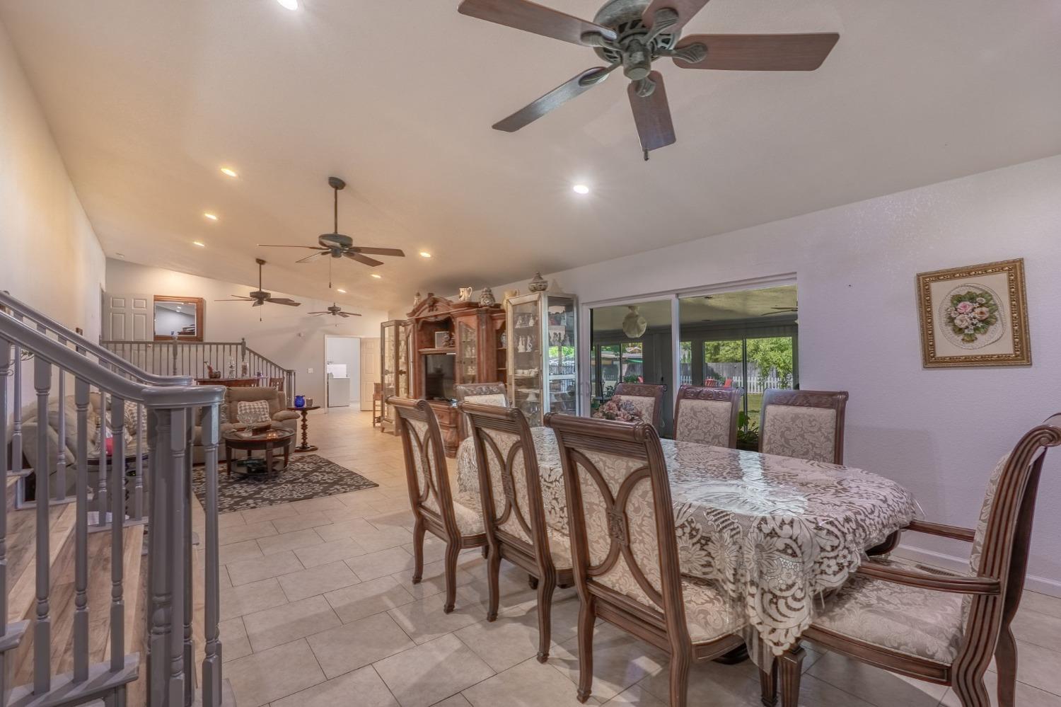 Detail Gallery Image 11 of 43 For 2019 Lee Rae Ct, Turlock,  CA 95380 - 5 Beds | 3 Baths