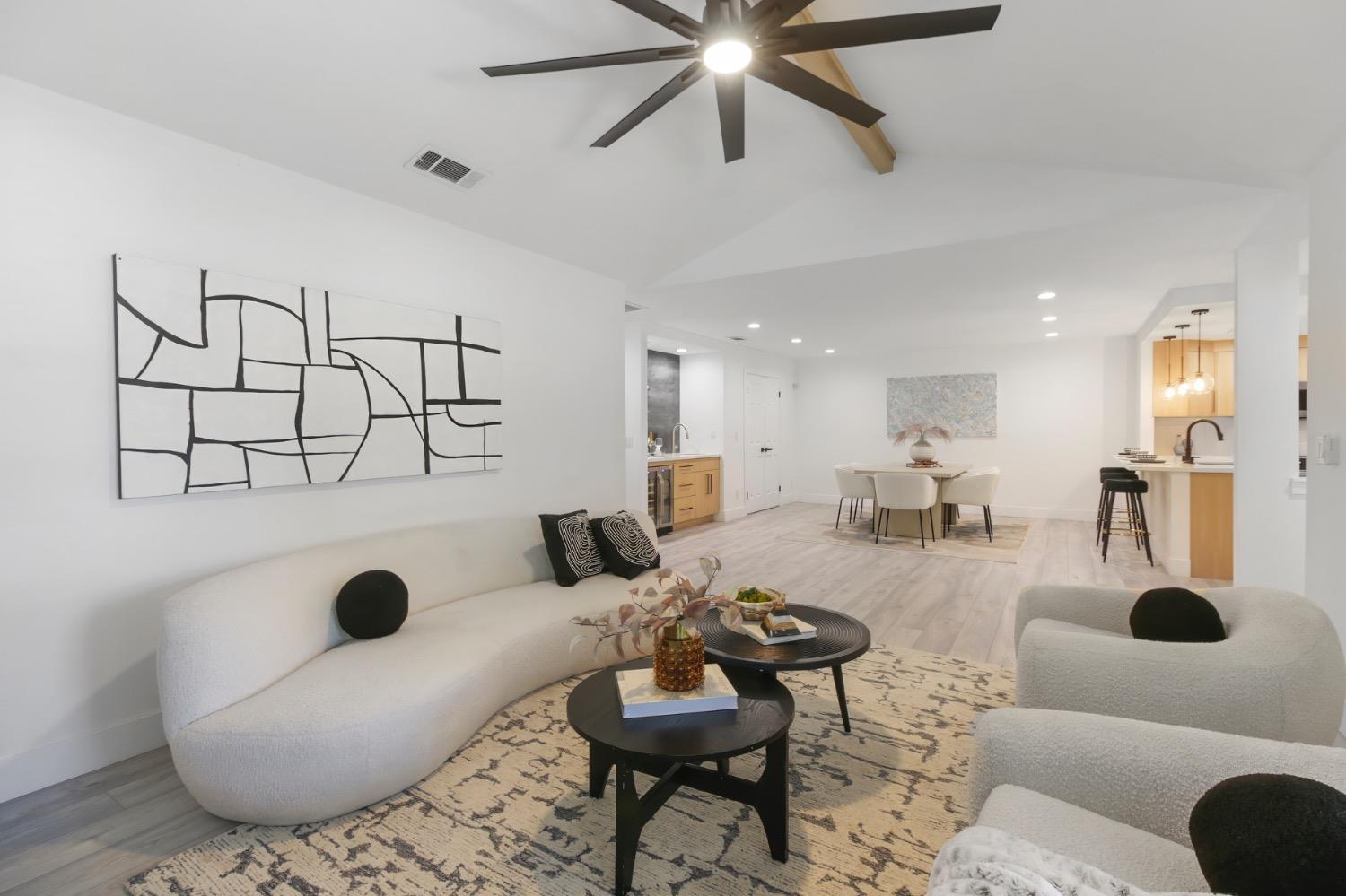 Detail Gallery Image 3 of 59 For 6550 Riverside Blvd, Sacramento,  CA 95831 - 3 Beds | 2 Baths