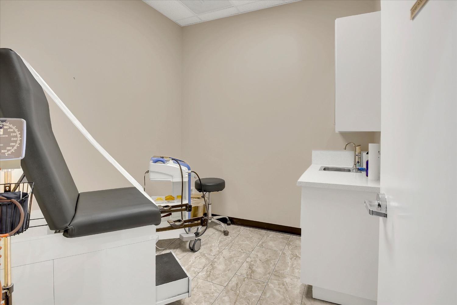 Detail Gallery Image 24 of 30 For 9307 Laguna Springs Dr #100,  Elk Grove,  CA 95758 - – Beds | – Baths