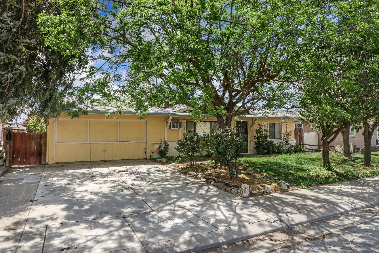 Detail Gallery Image 3 of 24 For 907 Ash Ave, Los Banos,  CA 93635 - 3 Beds | 1/1 Baths