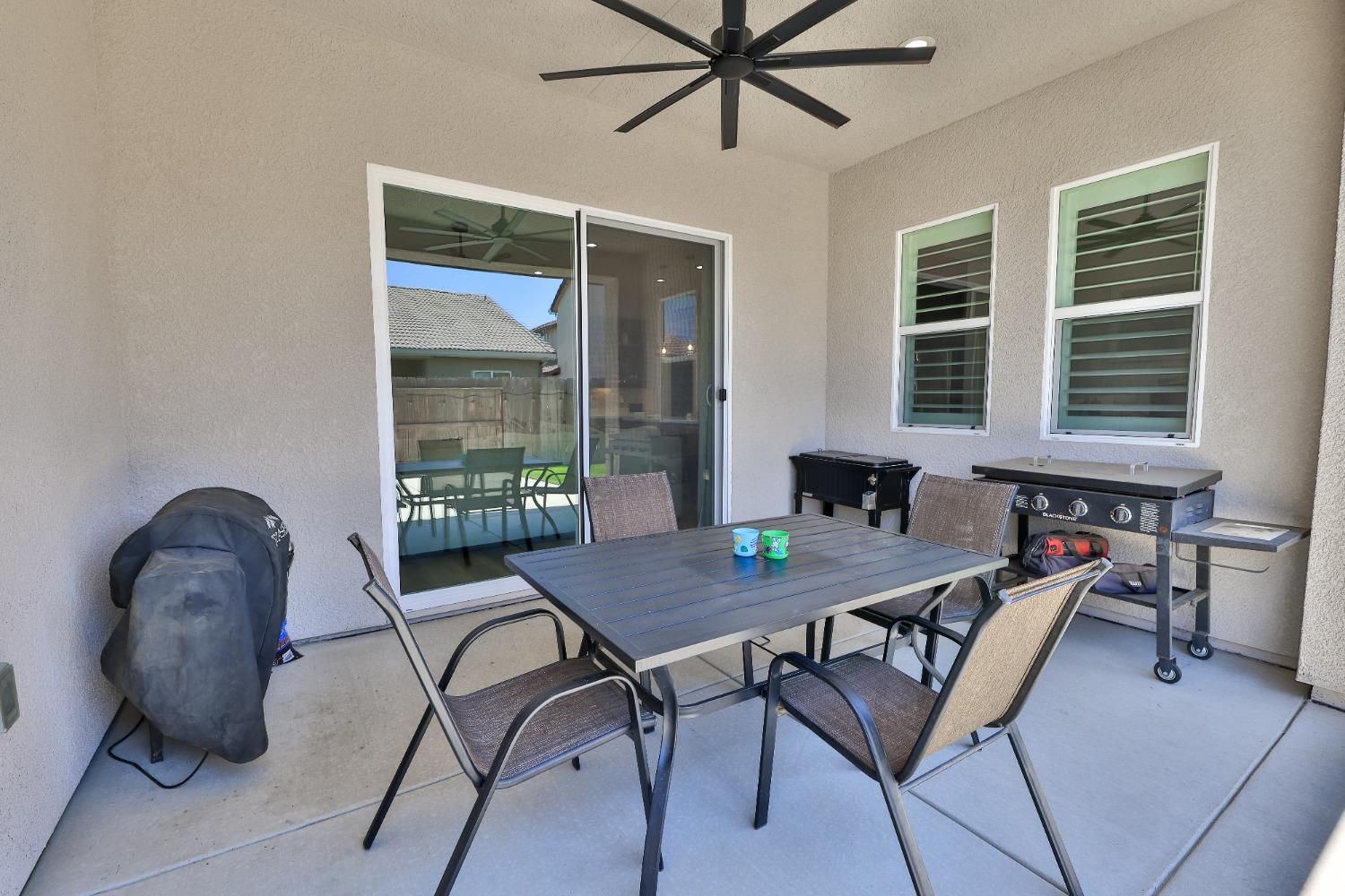Detail Gallery Image 40 of 52 For 2403 Tribeca Ave, Manteca,  CA 95337 - 3 Beds | 3 Baths