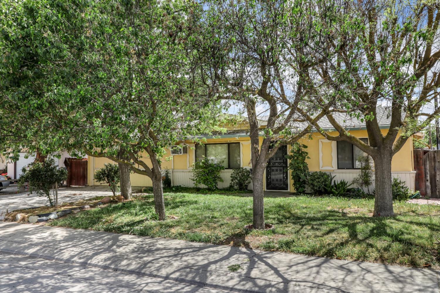 Detail Gallery Image 2 of 24 For 907 Ash Ave, Los Banos,  CA 93635 - 3 Beds | 1/1 Baths