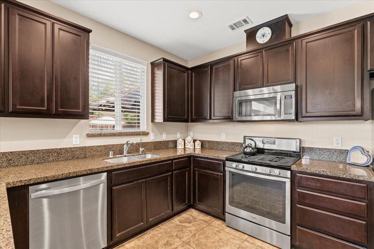 Detail Gallery Image 30 of 86 For 2060 Tarpan Way #22,  Oakdale,  CA 95361 - 4 Beds | 2/1 Baths