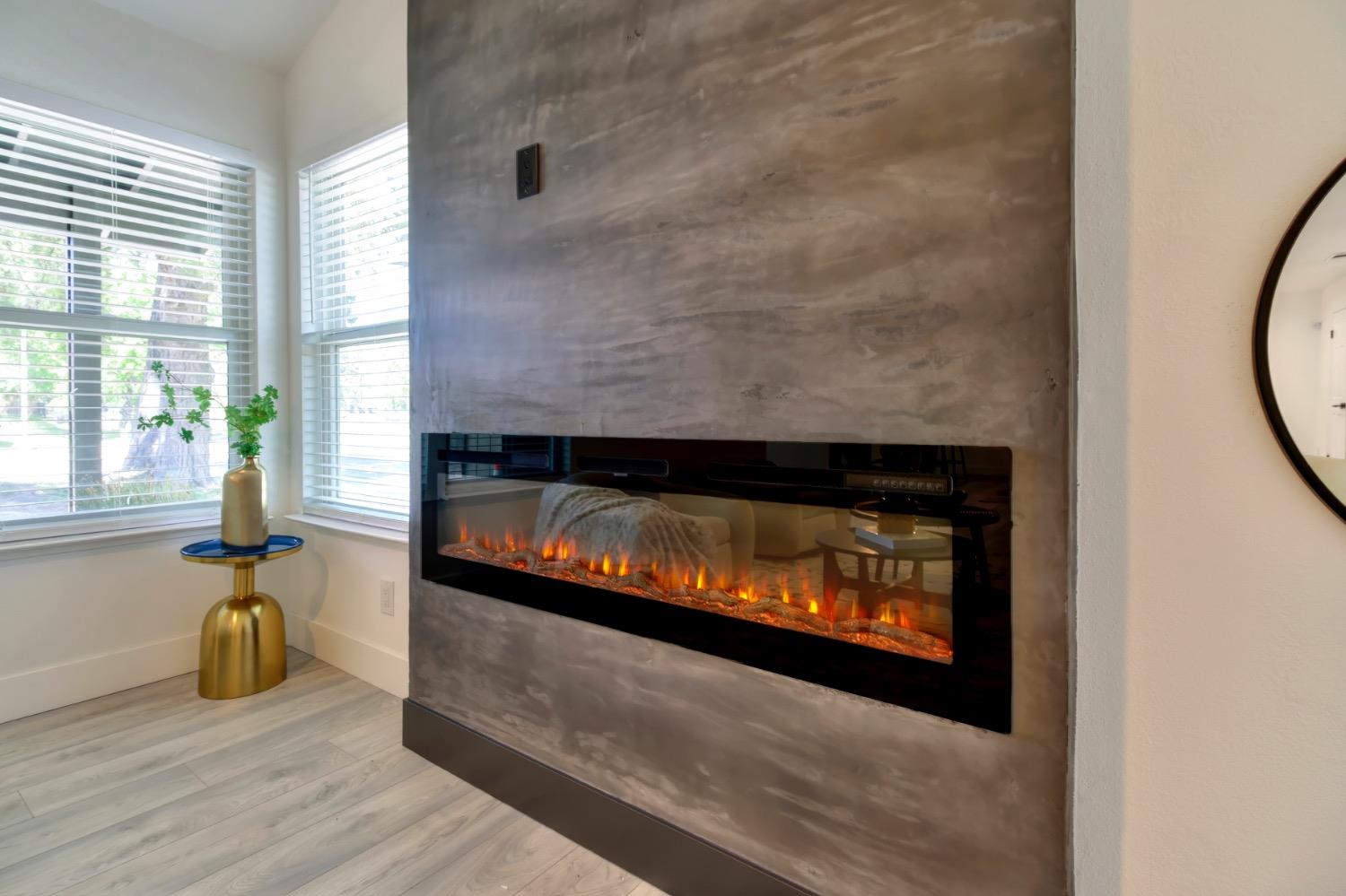 Detail Gallery Image 9 of 59 For 6550 Riverside Blvd, Sacramento,  CA 95831 - 3 Beds | 2 Baths