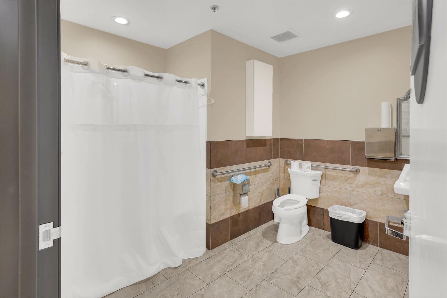 Detail Gallery Image 23 of 30 For 9307 Laguna Springs Dr #100,  Elk Grove,  CA 95758 - – Beds | – Baths