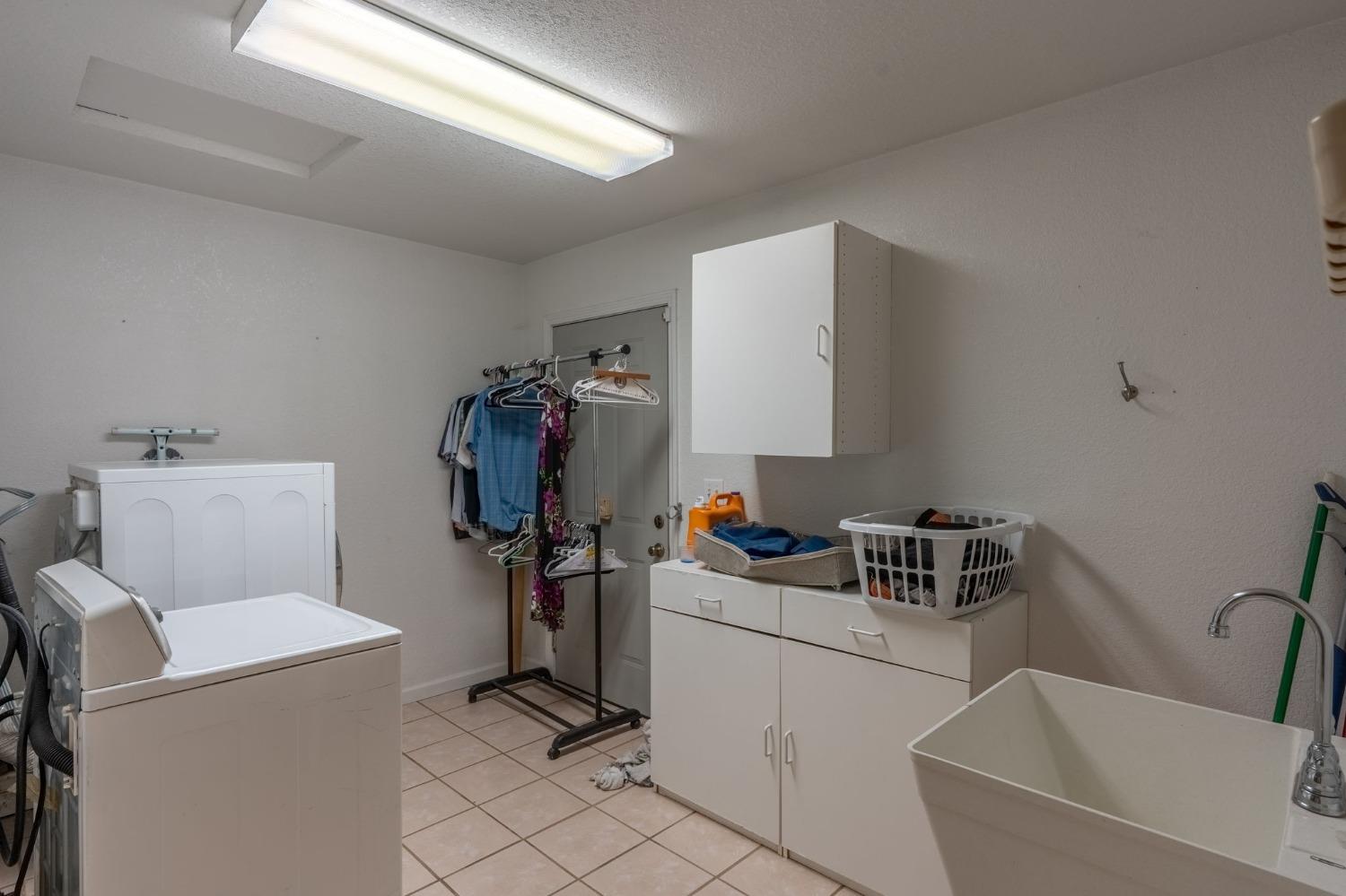 Detail Gallery Image 30 of 43 For 2019 Lee Rae Ct, Turlock,  CA 95380 - 5 Beds | 3 Baths