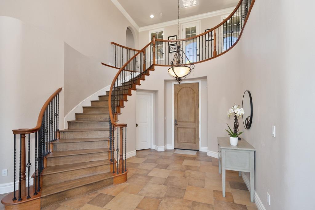 Detail Gallery Image 4 of 37 For 3327 Bordeaux Dr, El Dorado Hills,  CA 95762 - 5 Beds | 3/1 Baths