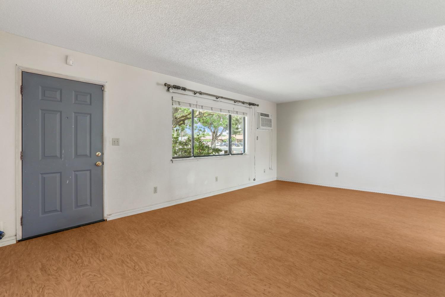 Detail Gallery Image 4 of 24 For 907 Ash Ave, Los Banos,  CA 93635 - 3 Beds | 1/1 Baths