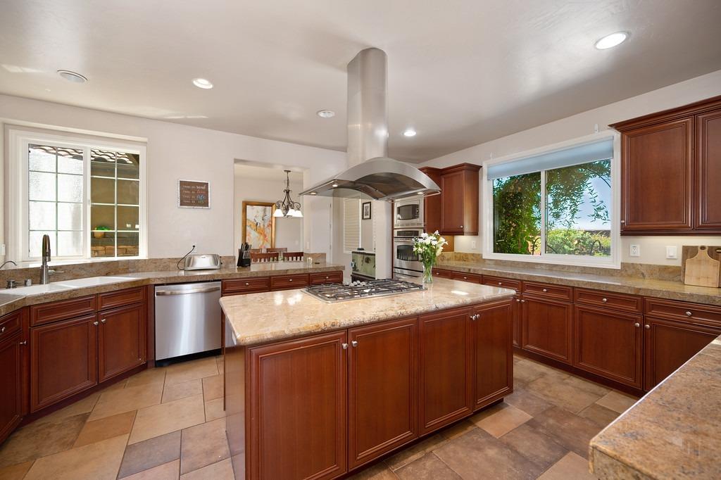 Detail Gallery Image 13 of 37 For 3327 Bordeaux Dr, El Dorado Hills,  CA 95762 - 5 Beds | 3/1 Baths
