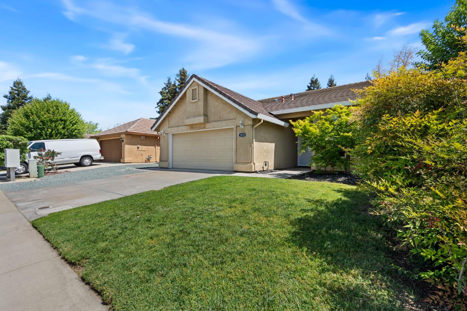 Blackbird Place, Lodi, California image 3