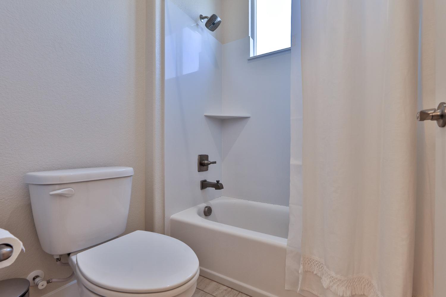 Detail Gallery Image 37 of 52 For 2403 Tribeca Ave, Manteca,  CA 95337 - 3 Beds | 3 Baths