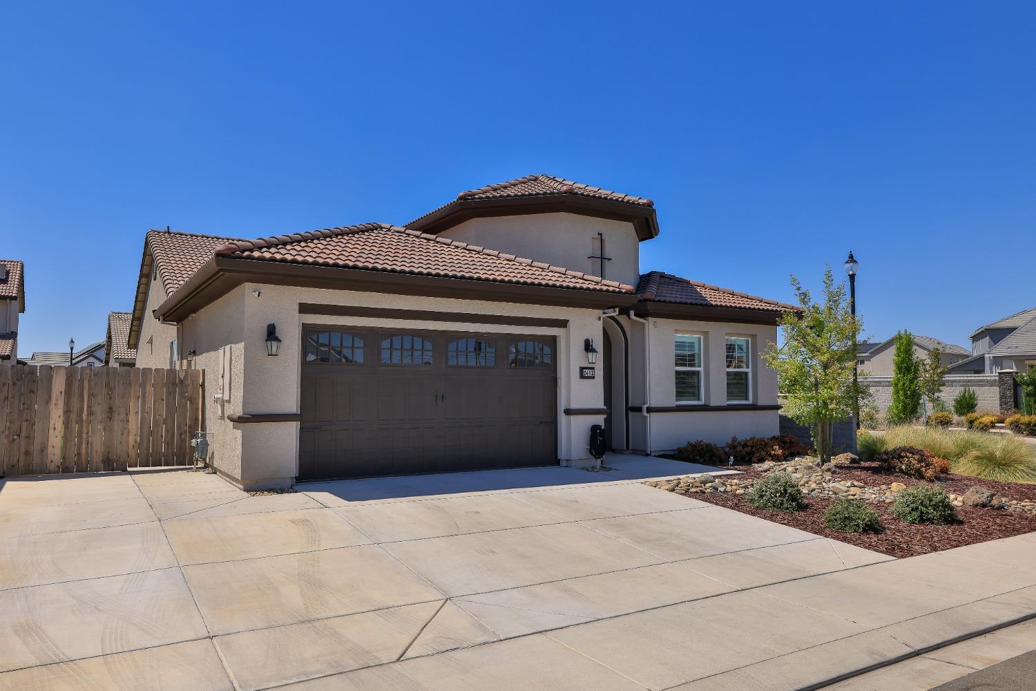 Detail Gallery Image 2 of 52 For 2403 Tribeca Ave, Manteca,  CA 95337 - 3 Beds | 3 Baths
