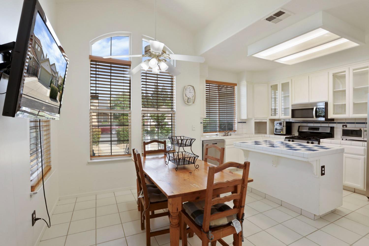 Detail Gallery Image 14 of 40 For 2039 London Ave, Manteca,  CA 95336 - 4 Beds | 2 Baths