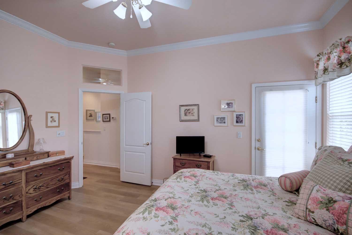 Detail Gallery Image 25 of 37 For 12020 Gold Arbor Ln, Gold River,  CA 95670 - 3 Beds | 2 Baths