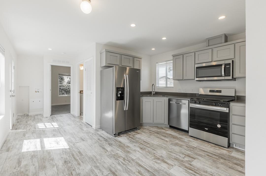 Detail Gallery Image 4 of 14 For 1550 162nd Ave 6, San Leandro,  CA 94578 - 2 Beds | 2 Baths
