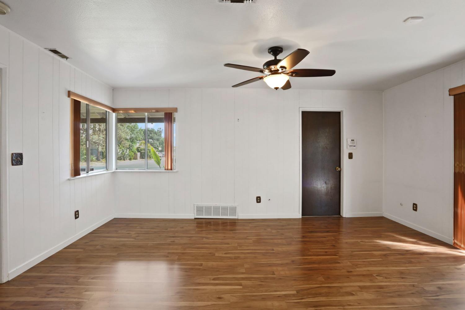 Detail Gallery Image 15 of 36 For 219 Mckelvey Ave, Stockton,  CA 95210 - 3 Beds | 2 Baths