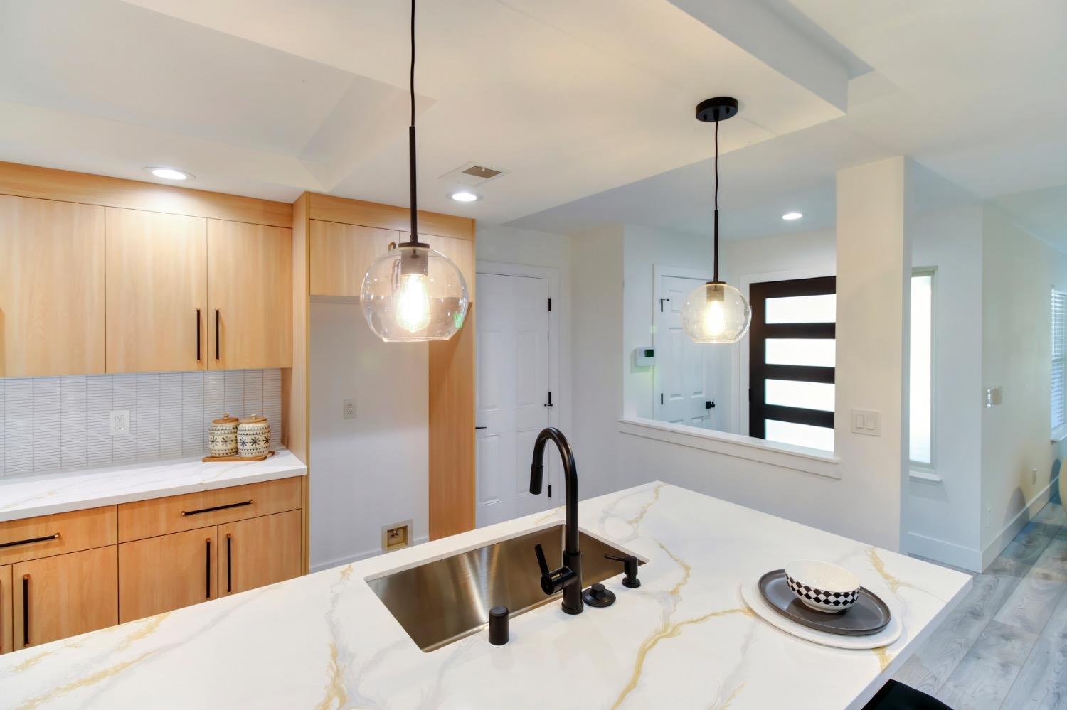 Detail Gallery Image 24 of 59 For 6550 Riverside Blvd, Sacramento,  CA 95831 - 3 Beds | 2 Baths