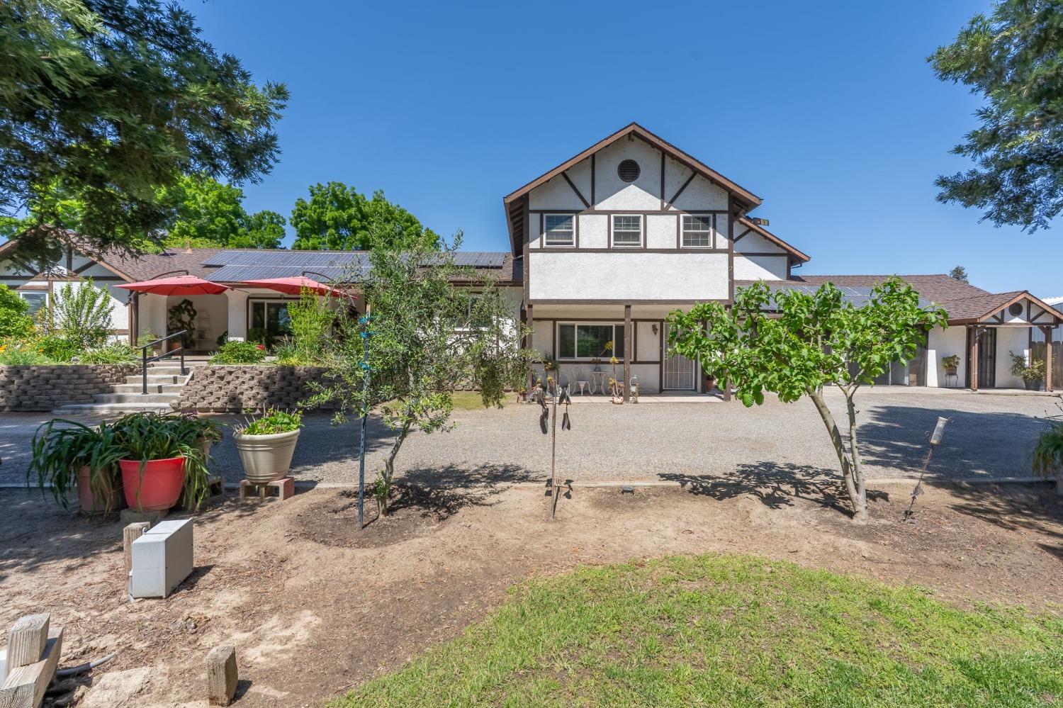 Detail Gallery Image 1 of 43 For 2019 Lee Rae Ct, Turlock,  CA 95380 - 5 Beds | 3 Baths