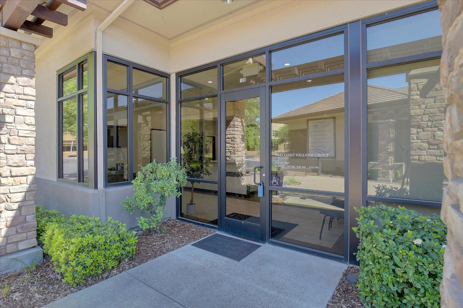 Detail Gallery Image 8 of 30 For 9307 Laguna Springs Dr #100,  Elk Grove,  CA 95758 - – Beds | – Baths