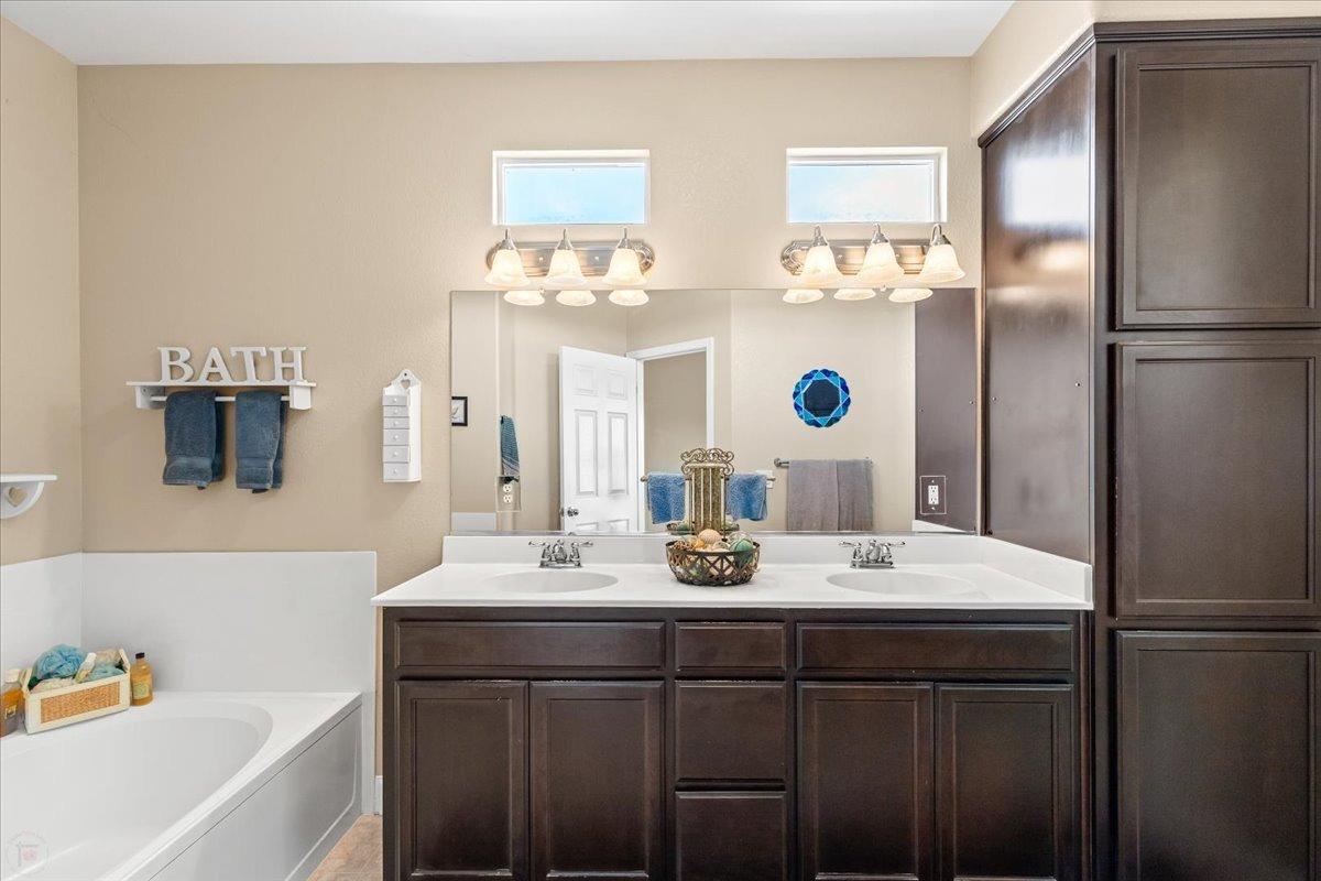 Detail Gallery Image 46 of 86 For 2060 Tarpan Way #22,  Oakdale,  CA 95361 - 4 Beds | 2/1 Baths