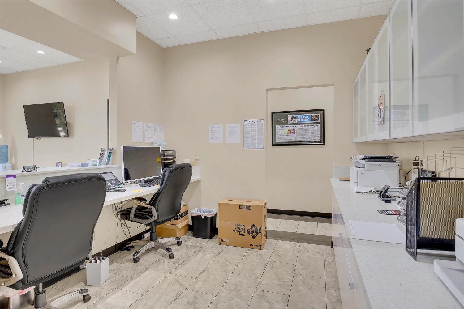 Detail Gallery Image 14 of 30 For 9307 Laguna Springs Dr #100,  Elk Grove,  CA 95758 - – Beds | – Baths