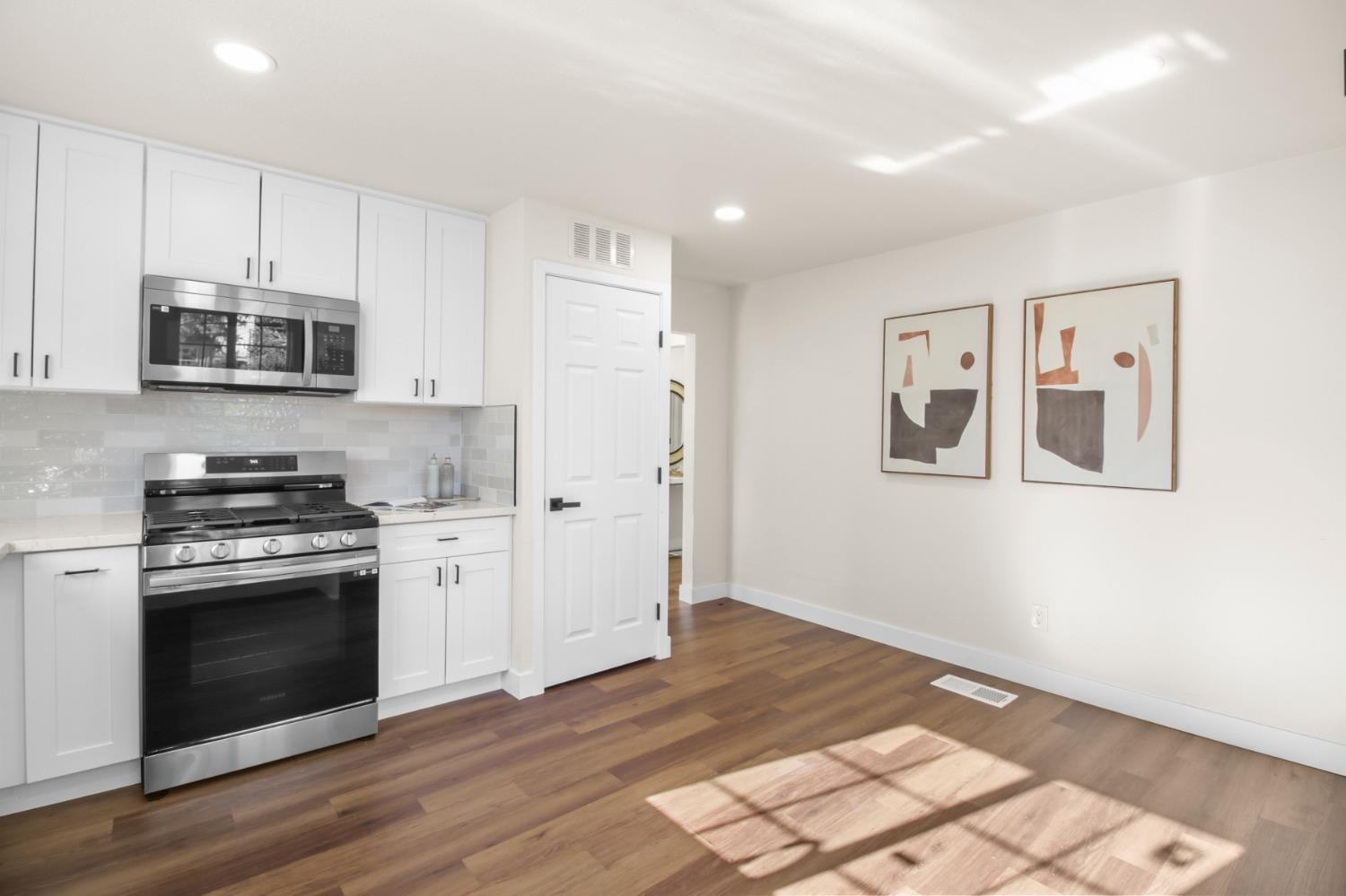 Detail Gallery Image 14 of 41 For 4407 4th Ave, Sacramento,  CA 95817 - – Beds | – Baths