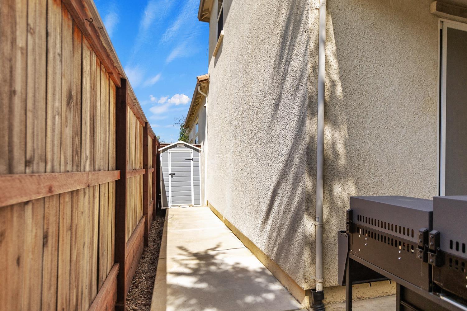 Detail Gallery Image 52 of 57 For 3662 W River Dr, Sacramento,  CA 95833 - 4 Beds | 3 Baths
