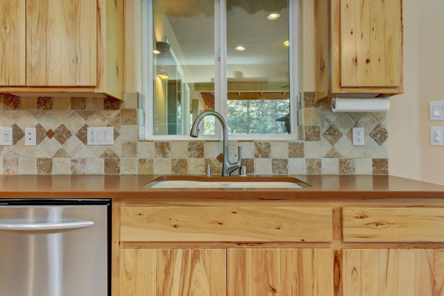 Detail Gallery Image 18 of 98 For 10450 S Ponderosa Way, Rough And Ready,  CA 95975 - 4 Beds | 3/1 Baths