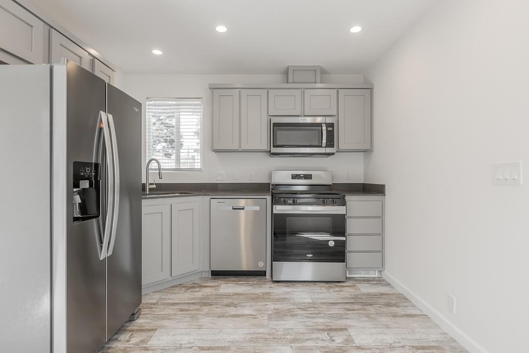 Detail Gallery Image 5 of 14 For 1550 162nd Ave 6, San Leandro,  CA 94578 - 2 Beds | 2 Baths