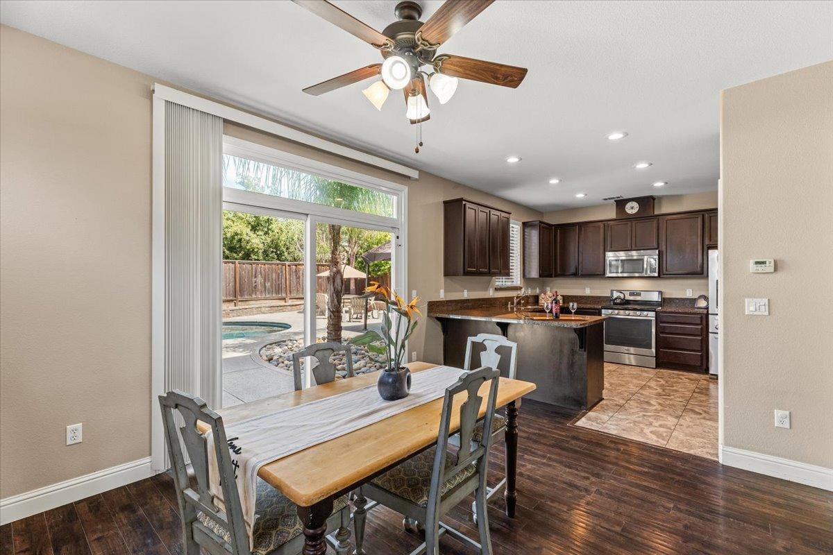Detail Gallery Image 12 of 86 For 2060 Tarpan Way #22,  Oakdale,  CA 95361 - 4 Beds | 2/1 Baths