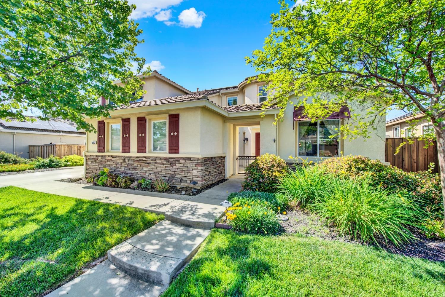 Detail Gallery Image 3 of 82 For 33565 Wildwing Dr, Woodland,  CA 95695 - 4 Beds | 2/1 Baths
