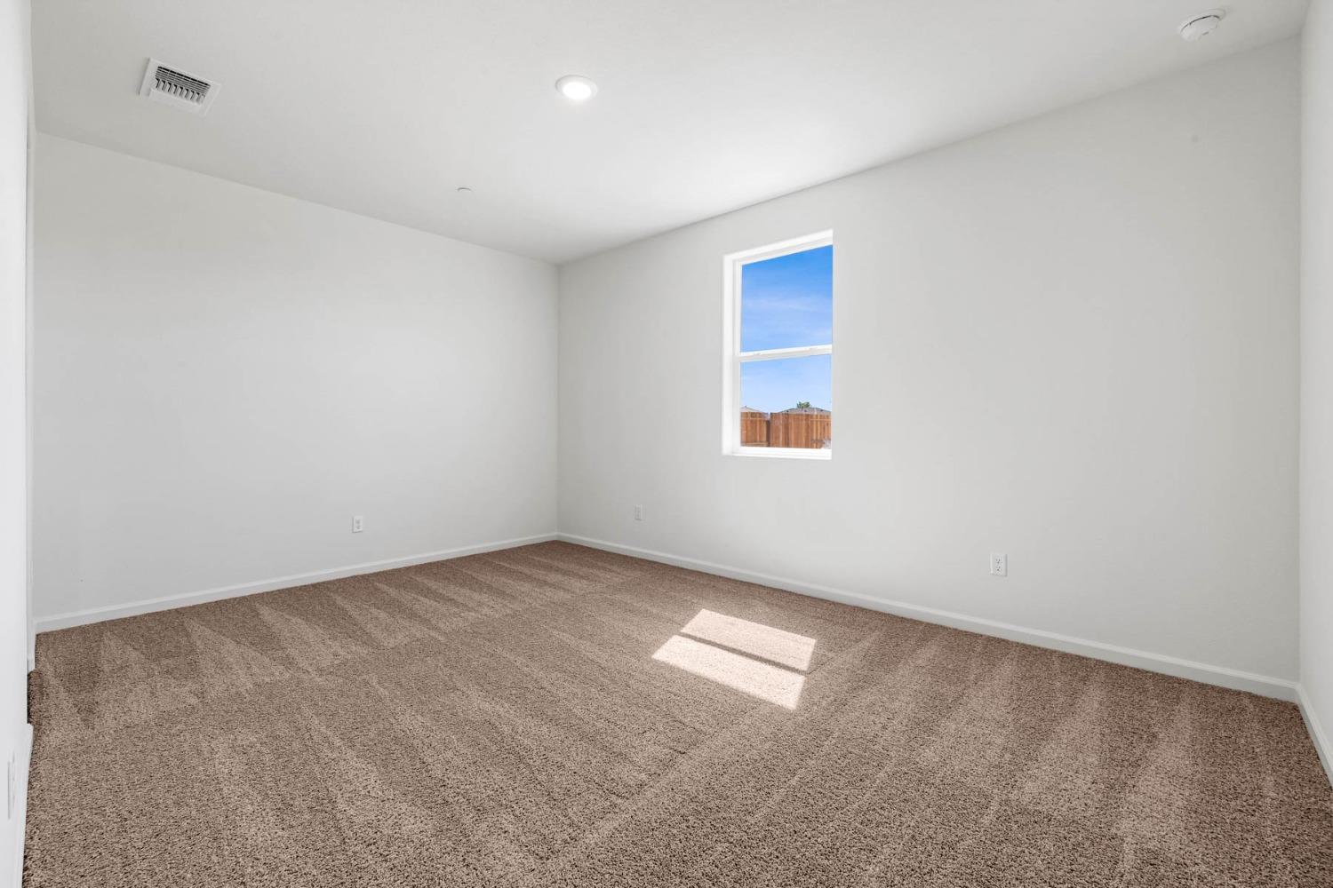 Detail Gallery Image 6 of 11 For 2214 Nicklaus, Linda,  CA 95901 - 3 Beds | 2 Baths