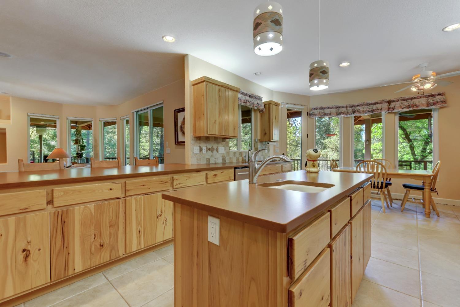 Detail Gallery Image 14 of 98 For 10450 S Ponderosa Way, Rough And Ready,  CA 95975 - 4 Beds | 3/1 Baths