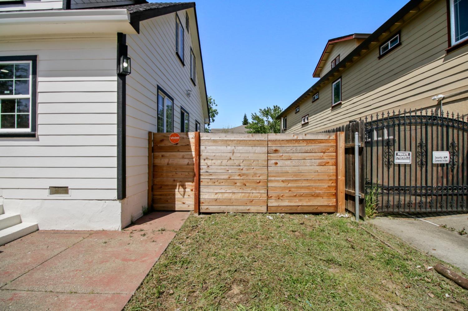 Detail Gallery Image 2 of 41 For 4407 4th Ave, Sacramento,  CA 95817 - – Beds | – Baths