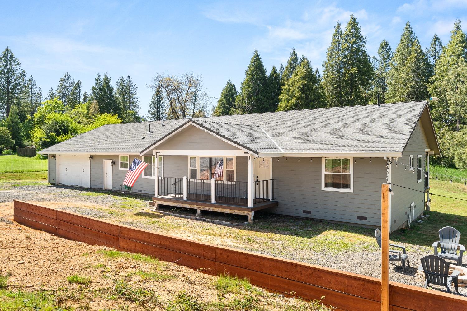 Detail Gallery Image 3 of 47 For 4046 Empire Creek Cir, Georgetown,  CA 95634 - 3 Beds | 2 Baths