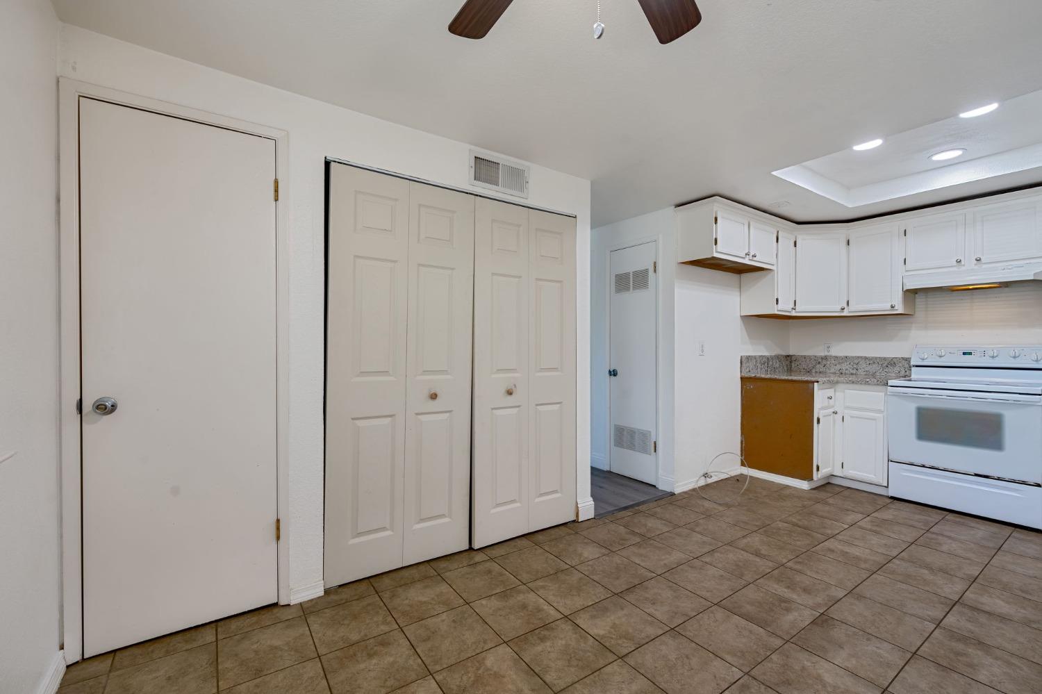 Photo #8: 225040460 Listing: Photo #8
