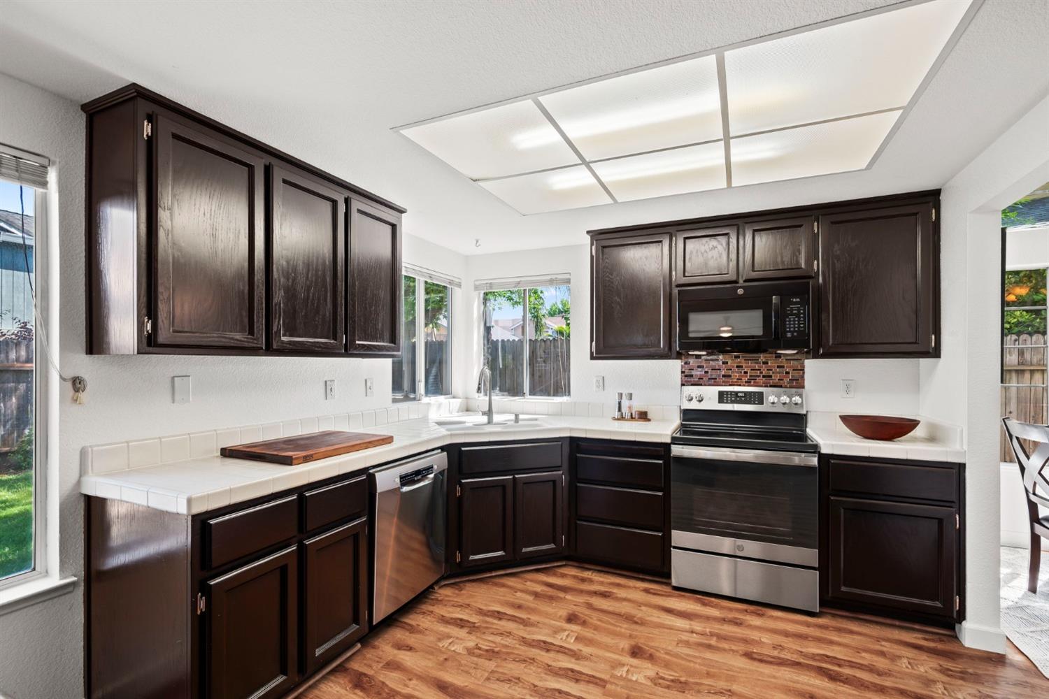 Detail Gallery Image 13 of 40 For 3745 Stone Walk Ct, Antelope,  CA 95843 - 4 Beds | 3 Baths