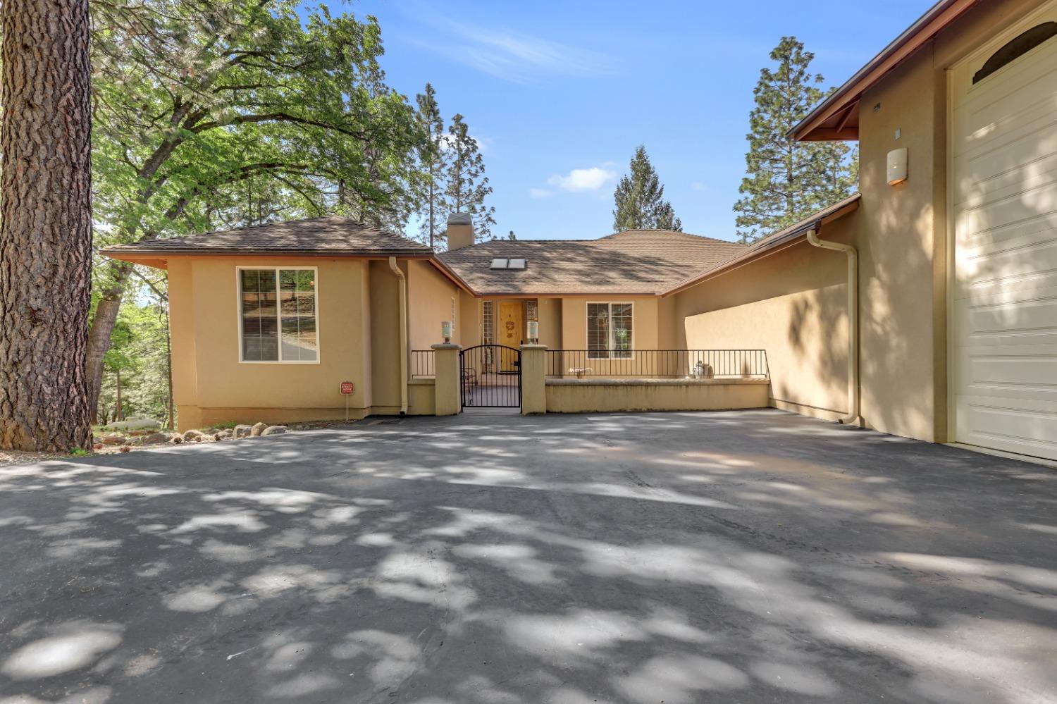 Detail Gallery Image 4 of 98 For 10450 S Ponderosa Way, Rough And Ready,  CA 95975 - 4 Beds | 3/1 Baths
